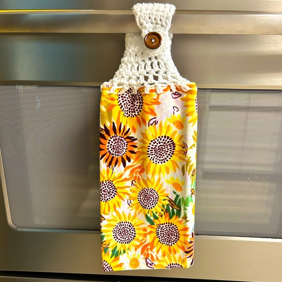 HAND CRAFTED Crocheted Top Sunflowers Hanging Kitchen or Bathroom Hand Towels - Picture 6 of 10